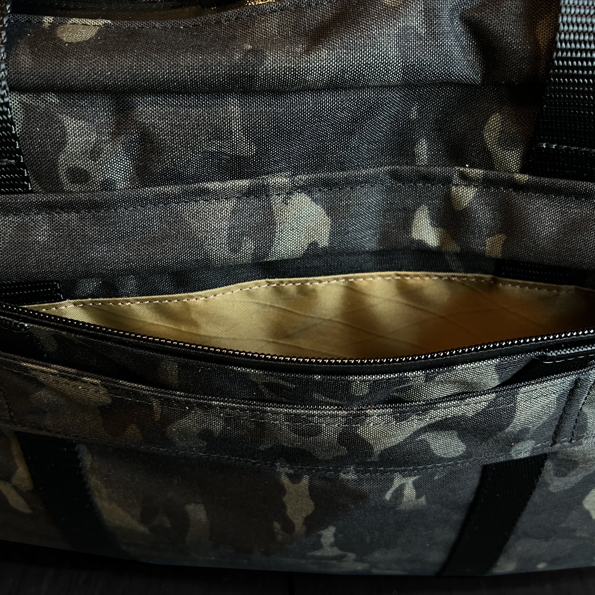 Defender Rogue Camo MultiCam Black™ CORDURA® x Coyote X-Pac™ / Low Stock - Image 12