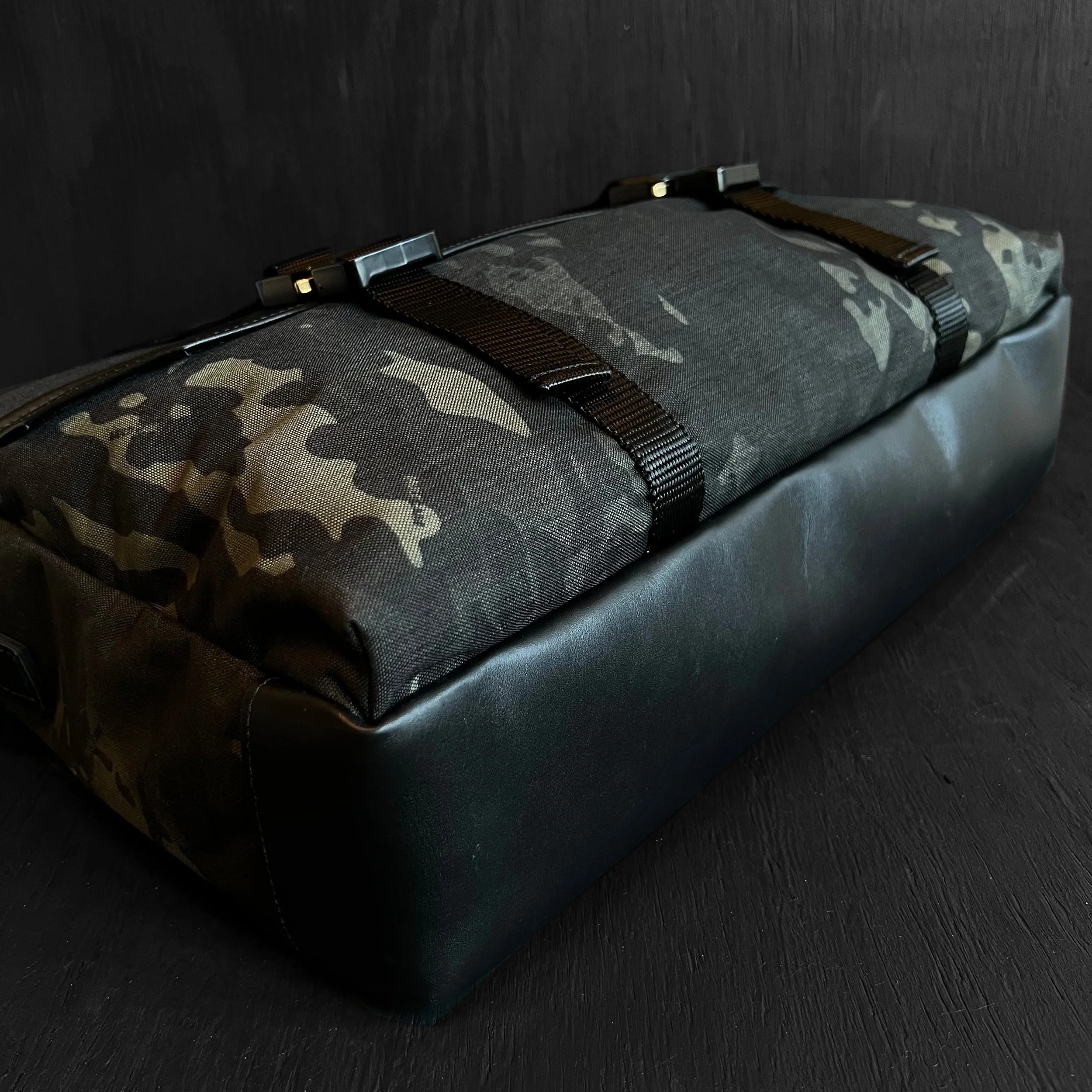 Defender Rogue Camo MultiCam Black™ CORDURA® x Coyote X-Pac™ / Low Stock - Image 4